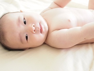 乳児湿疹に馬油を塗ると悪化する ママ必見 乳児湿疹が顔に出来た赤ちゃんの治療と対策